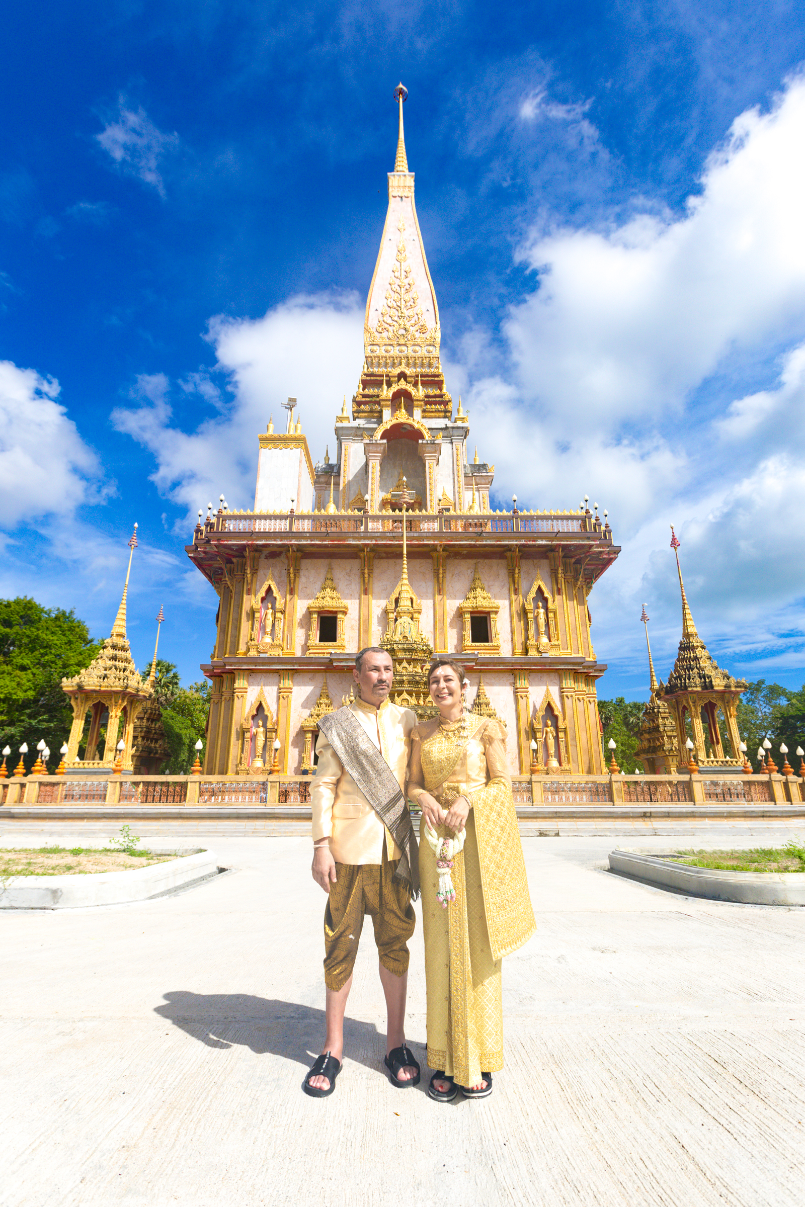 wedding photoshoot at wat chalong phuket