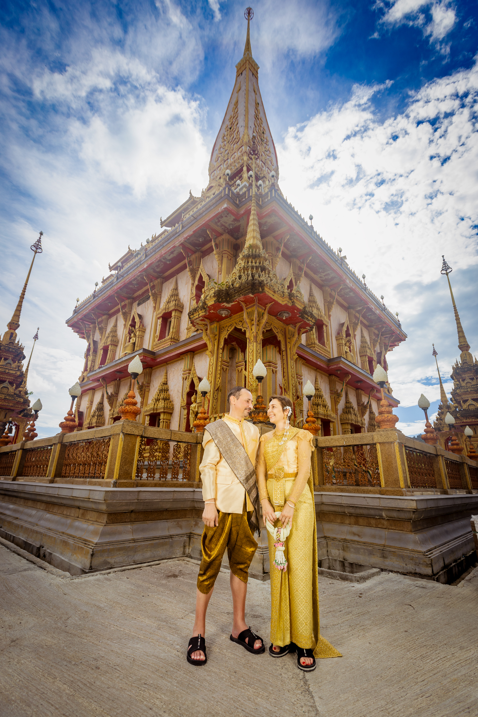 wedding photoshoot at wat chalong phuket