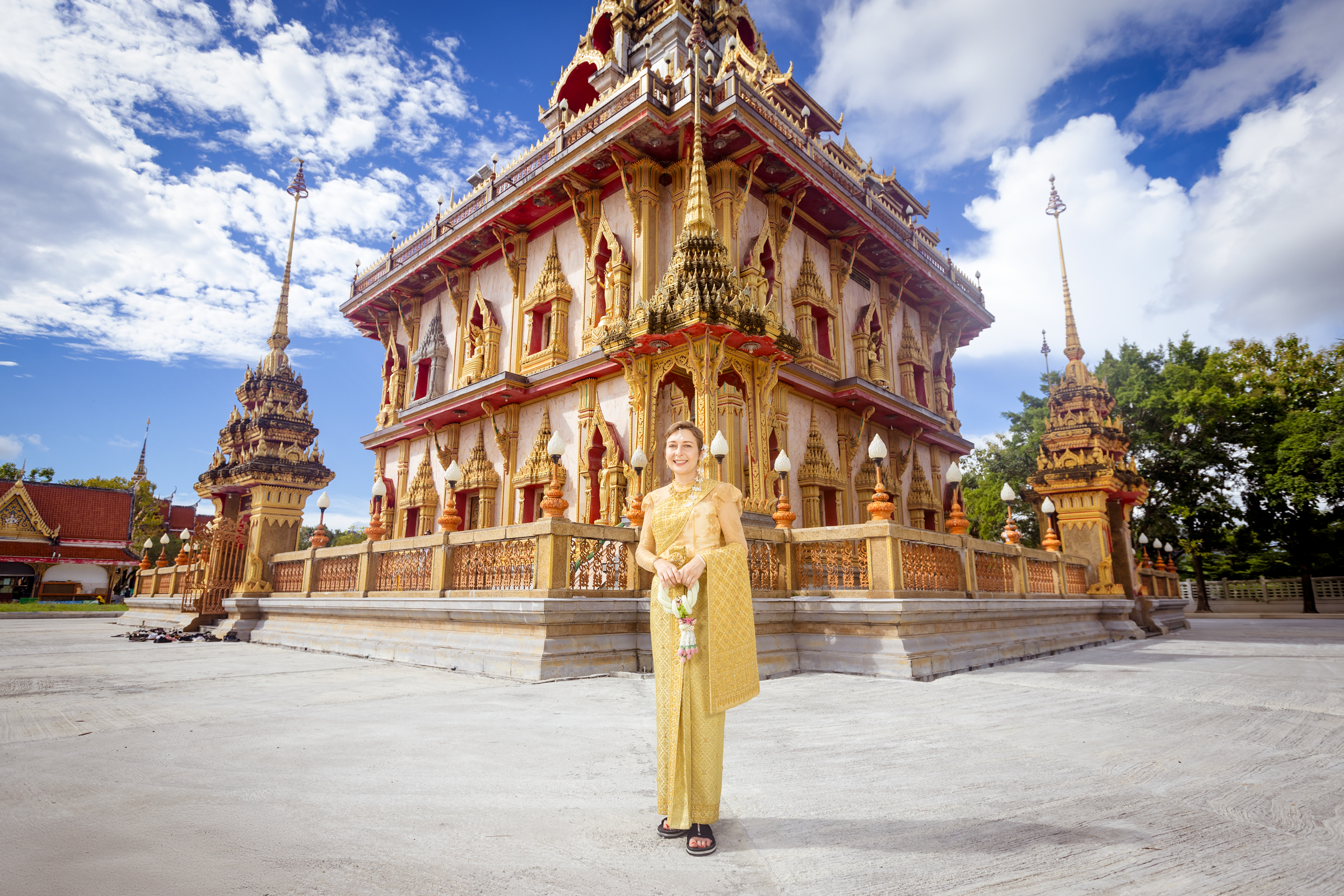 wedding photoshoot at wat chalong phuket