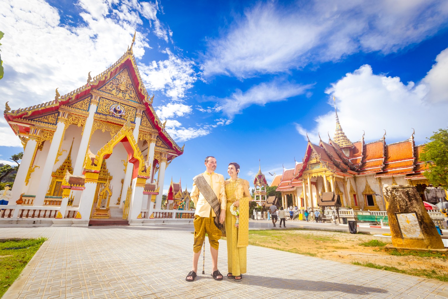 wedding photoshoot at wat chalong phuket