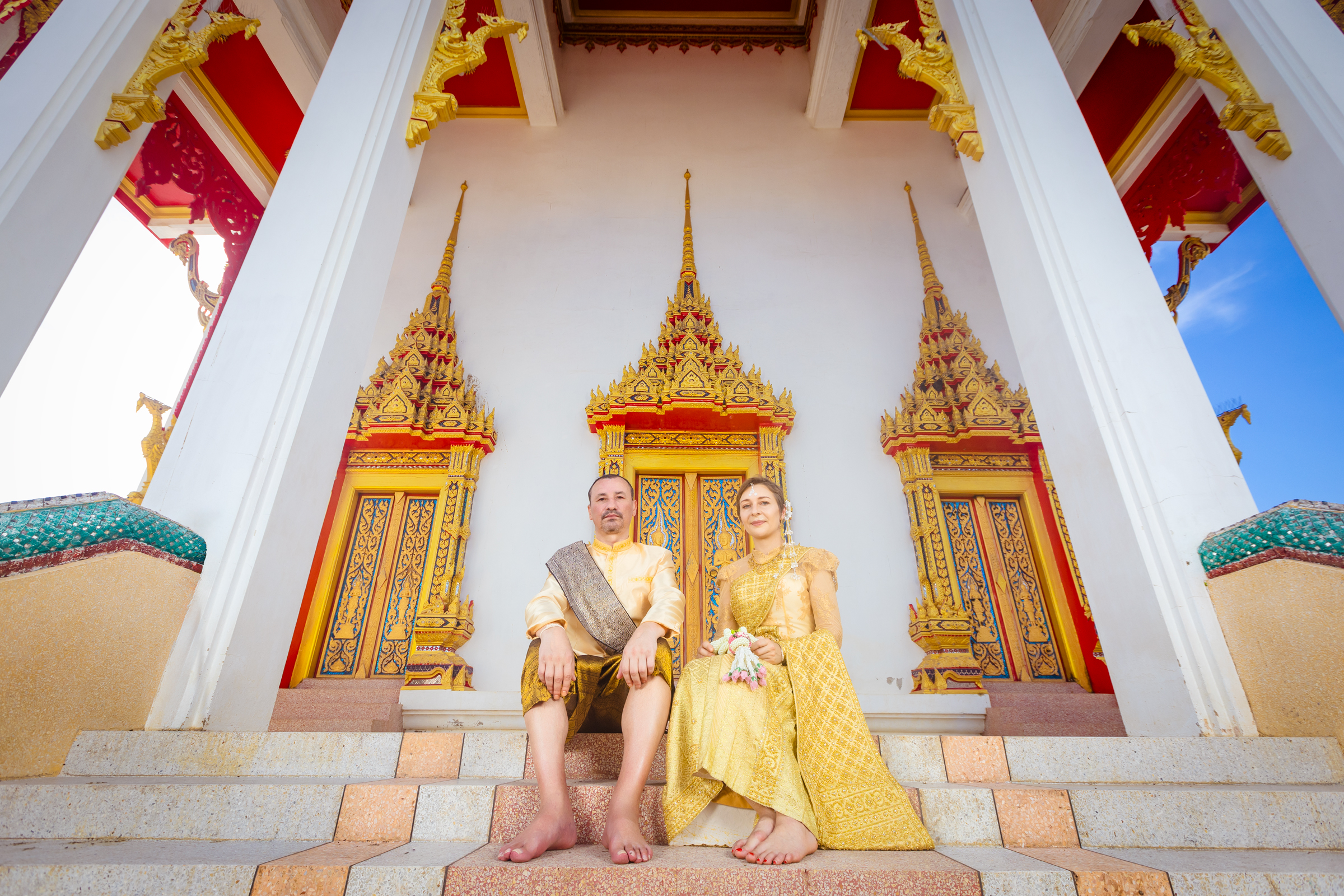 wedding photoshoot at wat chalong phuket