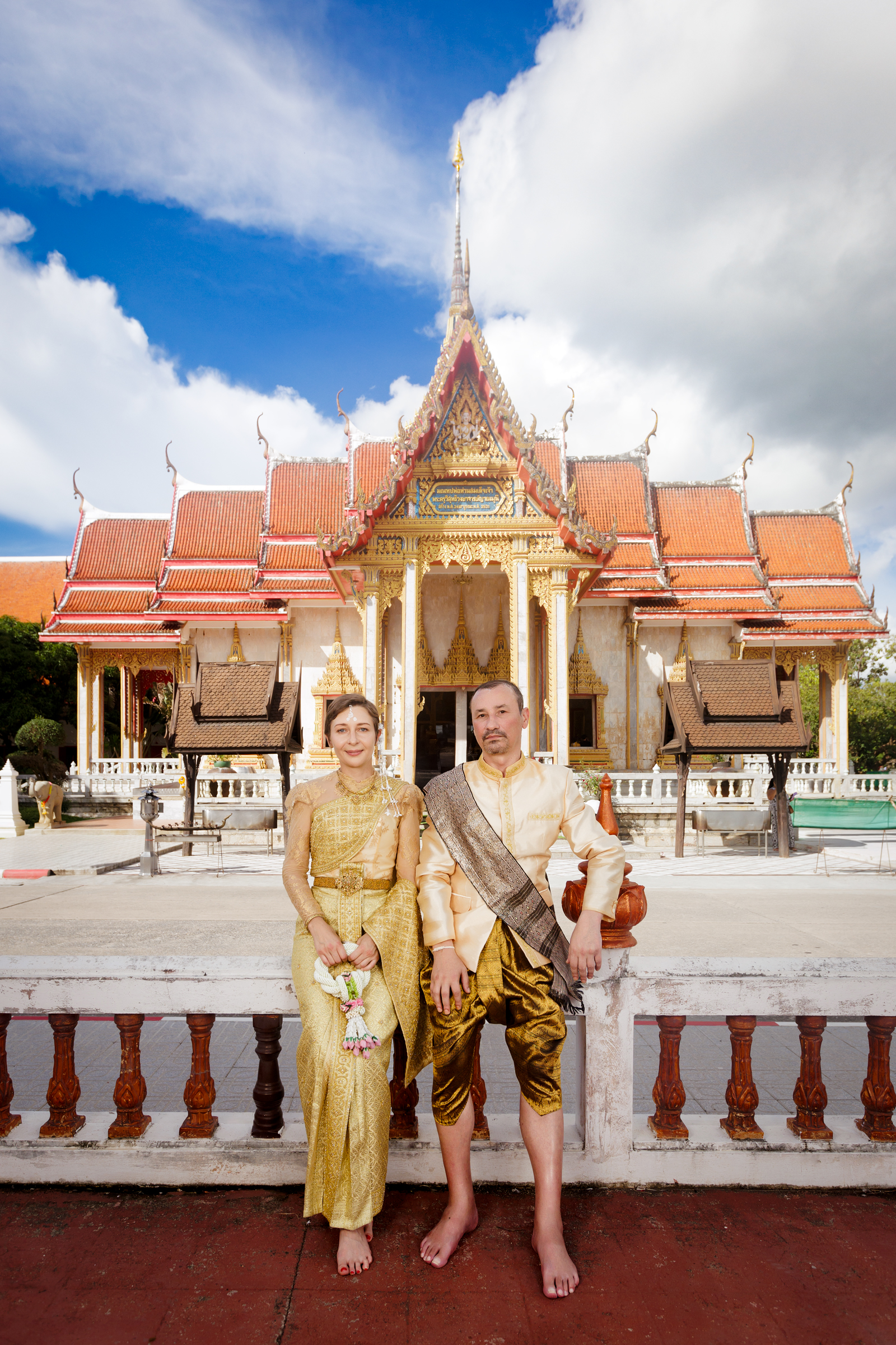 wedding photoshoot at wat chalong phuket