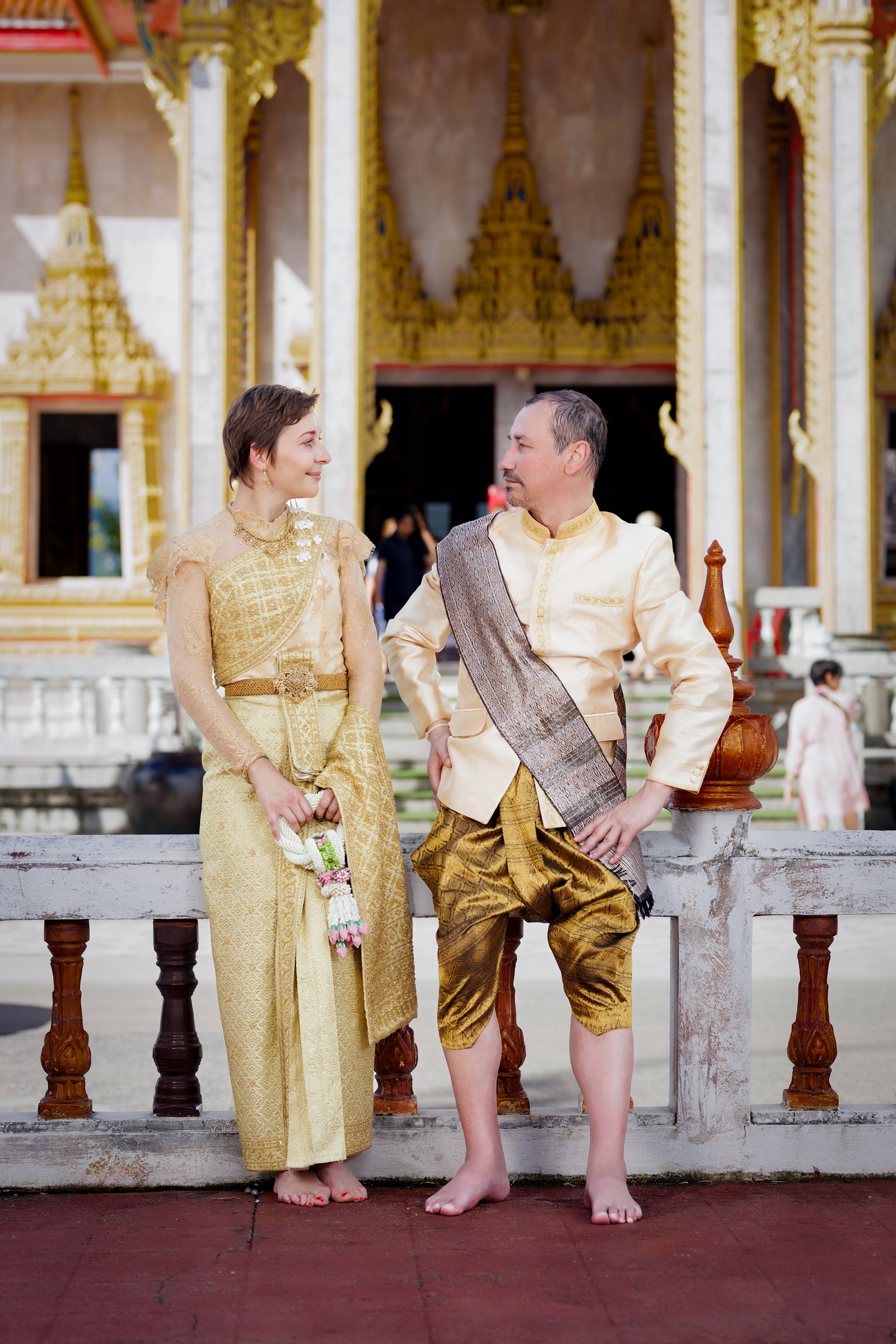 wedding photoshoot at wat chalong phuket