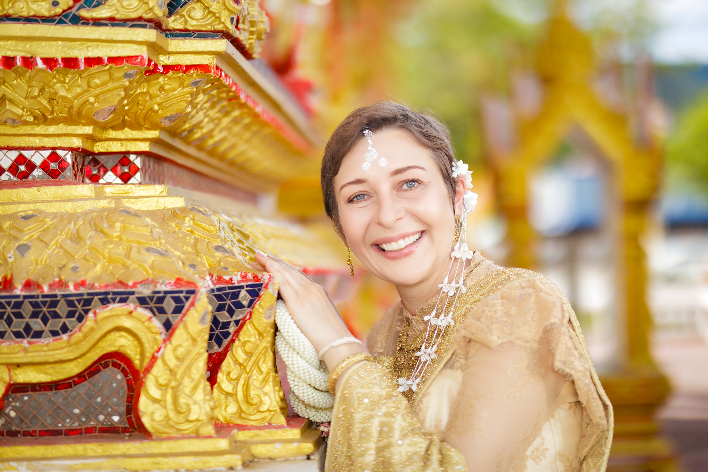 wedding photoshoot at wat chalong phuket