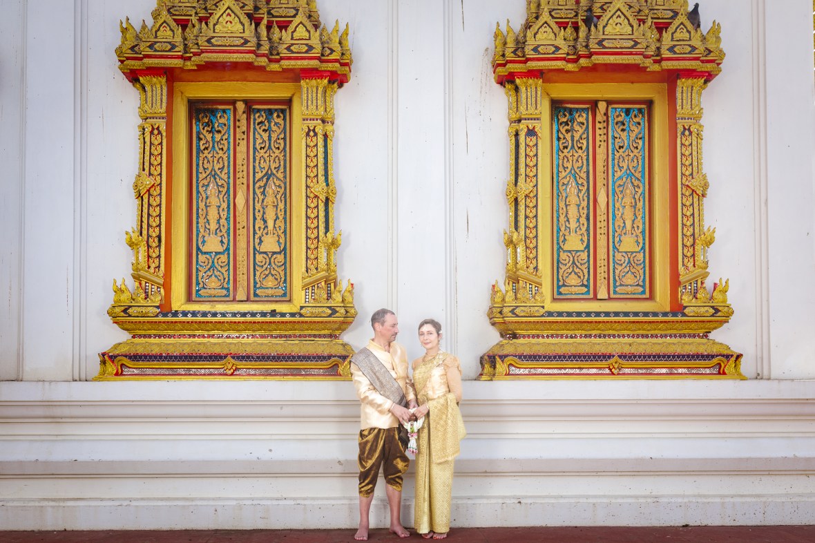 wedding photoshoot at wat chalong phuket