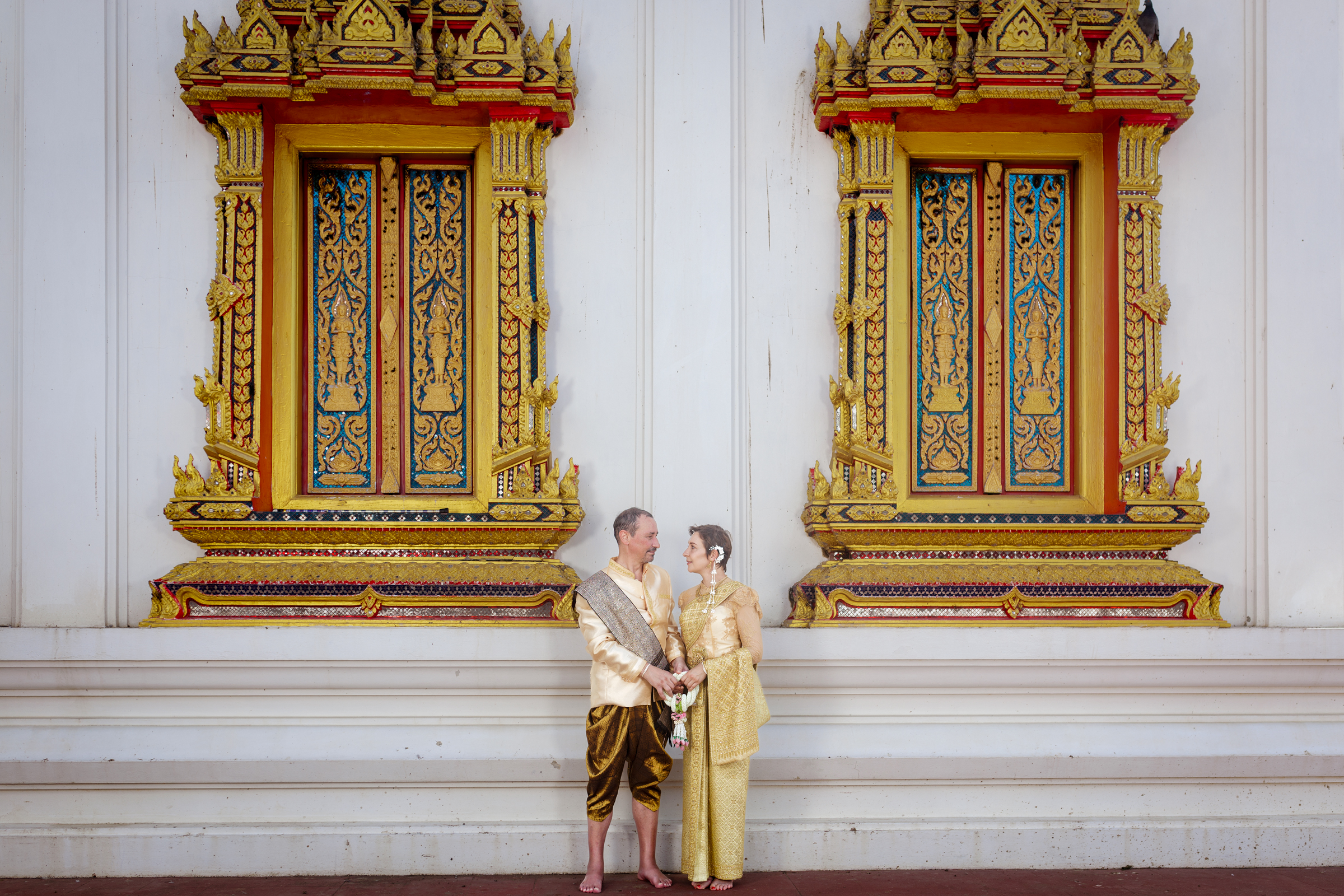 wedding photoshoot at wat chalong phuket