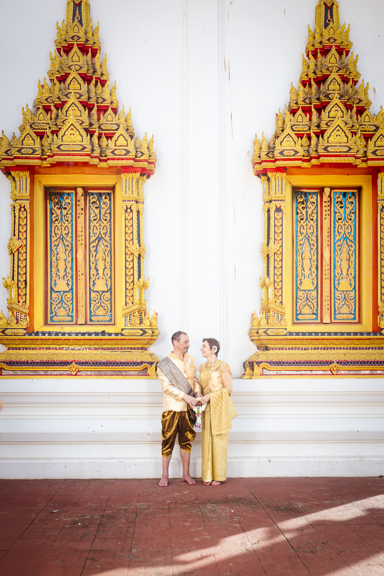 wedding photoshoot at wat chalong phuket