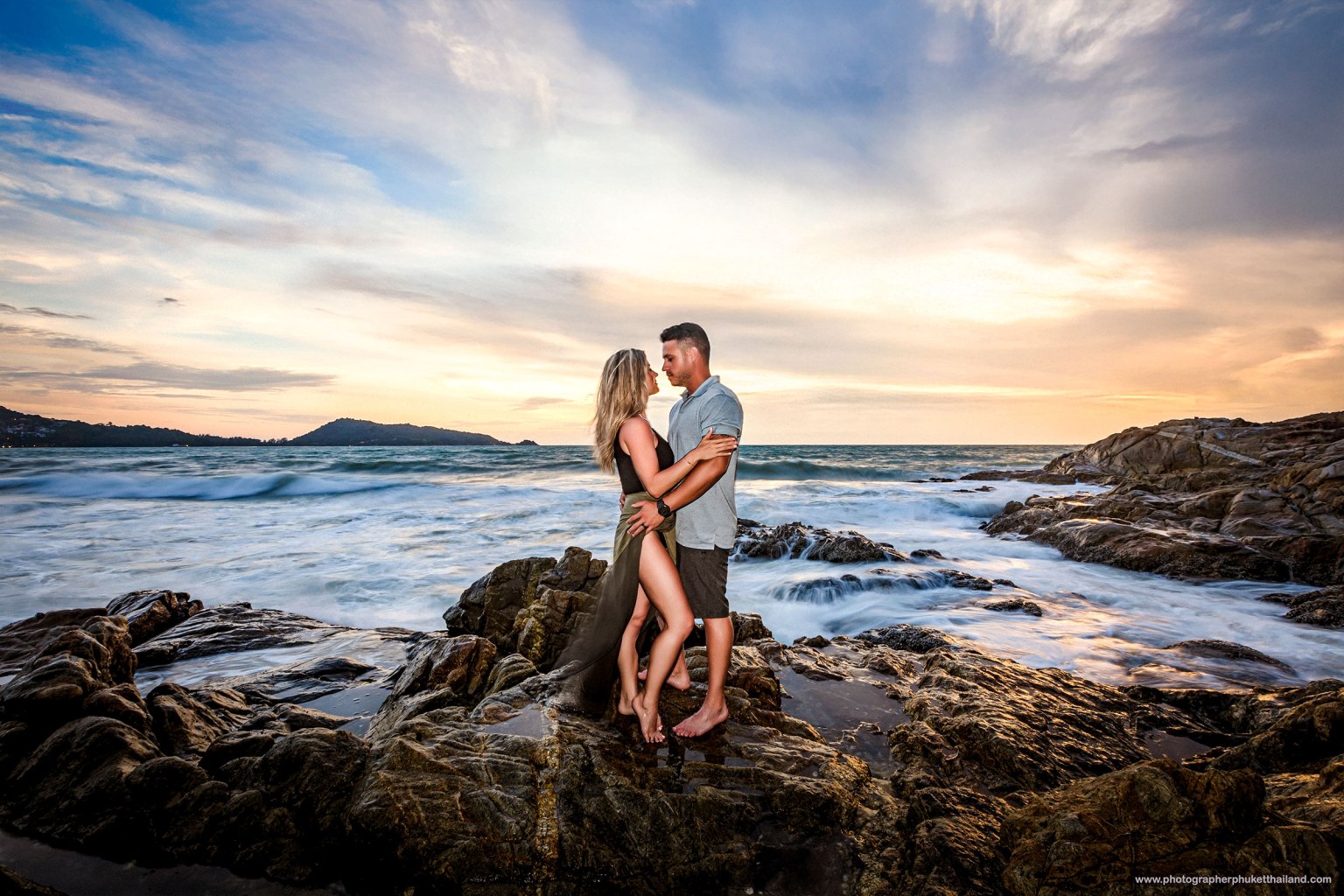 honeymoon couple-photography-patong beach-sunset-phuketphotographer
