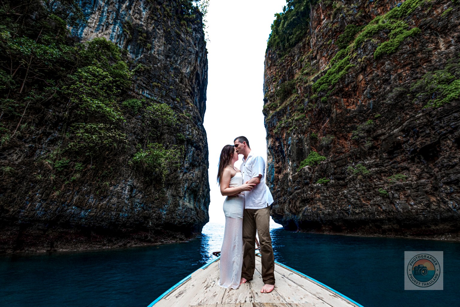 couplt photography on long tail boat at wang long bay phi phi island krabi