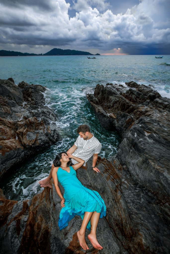 honeymoon couple photoshoot in sea salt beach phuket