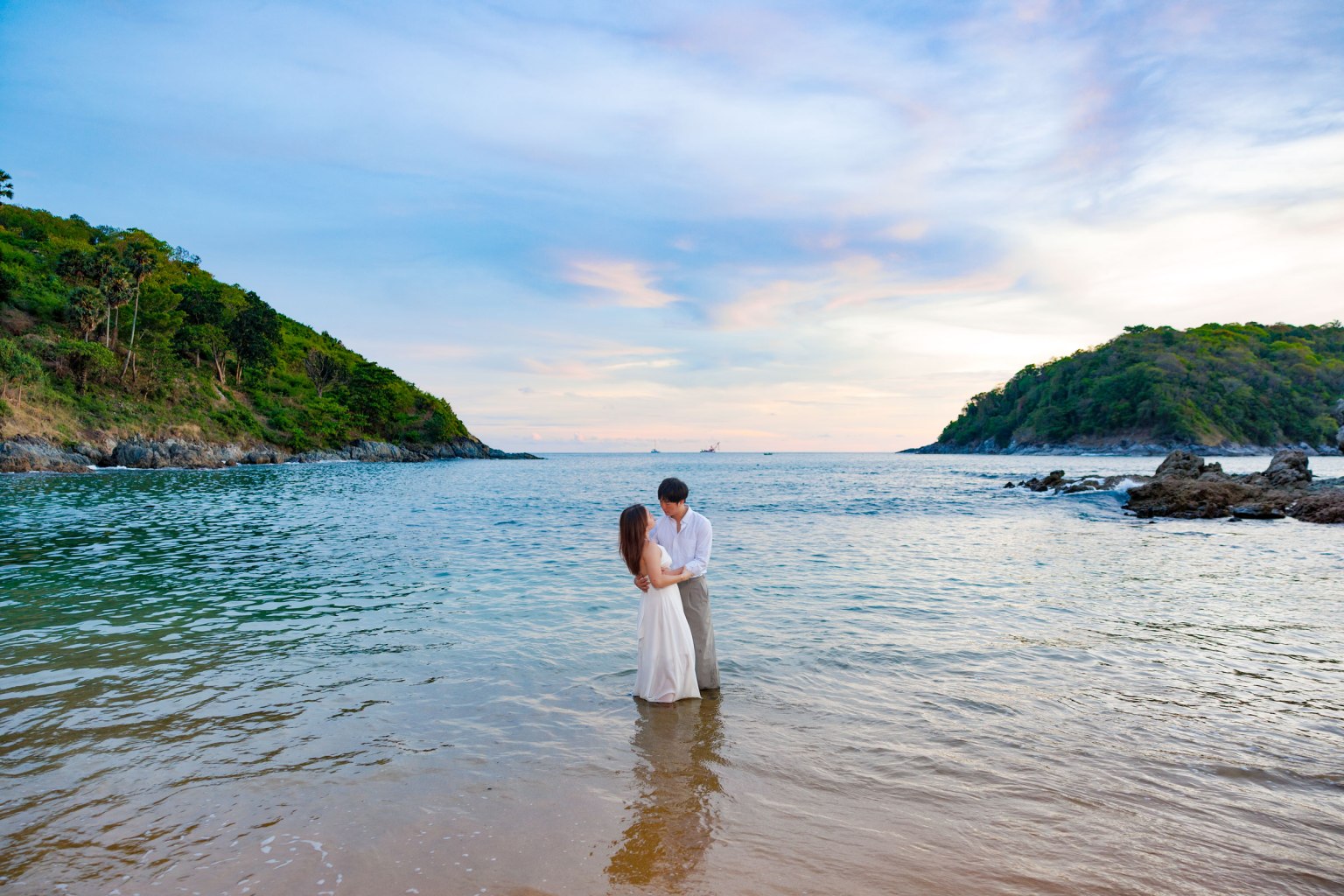 couple photoshoot at yanui beach phuket